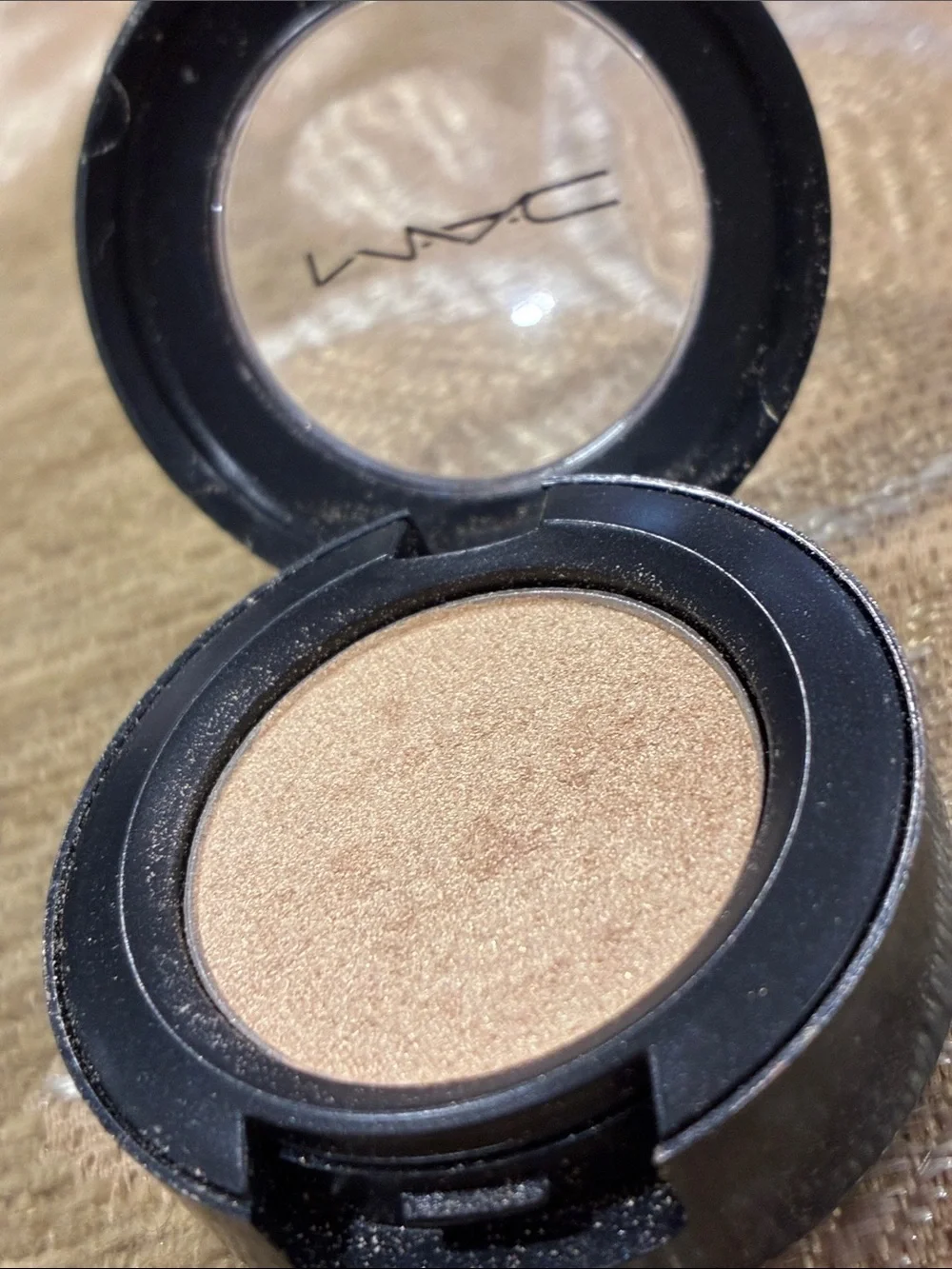 Rare MAC Cosmetics DREAMMAKER STARFLASH Single Eyeshadow Shimmery Gold-Bronze